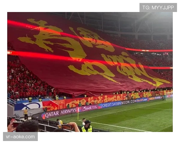 布雷斯特主场为即将退役的队长挂出巨幅TIFO